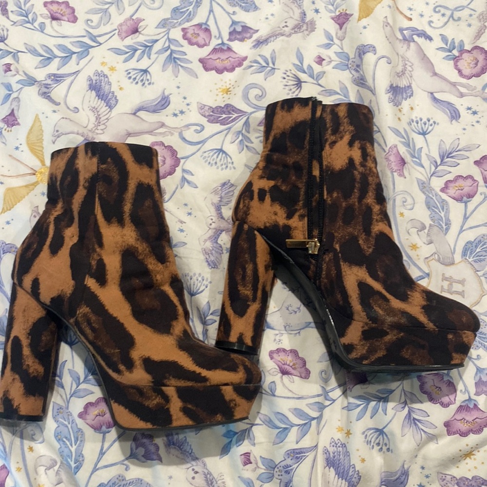 Bamboo platform leopard boots